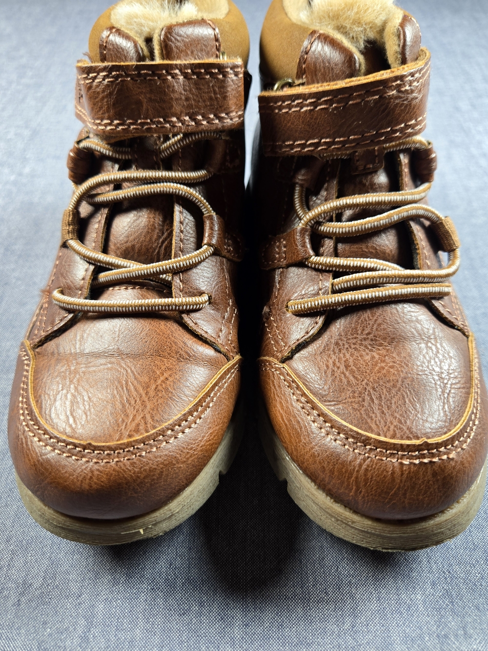 OshKosh B'gosh Beige Treaded Rubber Sole